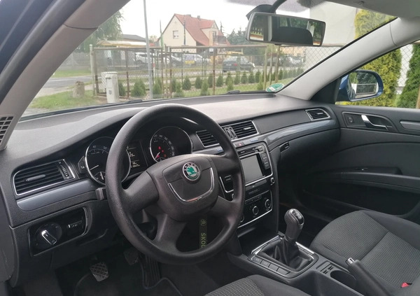 Skoda Superb cena 29999 przebieg: 218000, rok produkcji 2010 z Gniezno małe 436